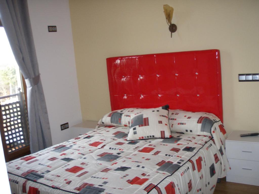 A bed or beds in a room at Hostal la Cuesta