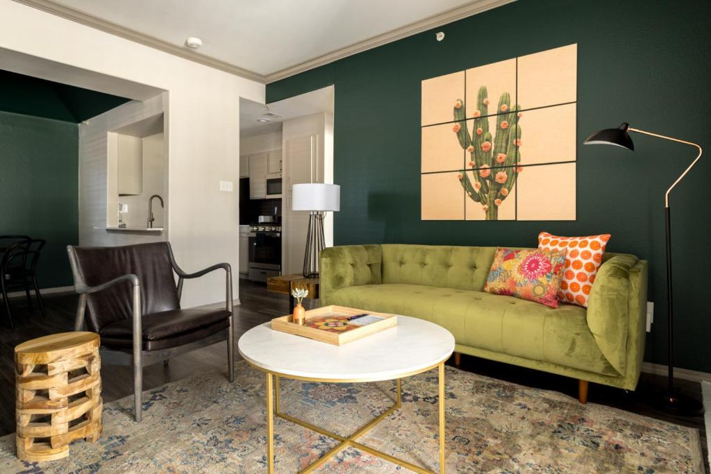 WanderJaunt - The Amethyst Austin - Housity