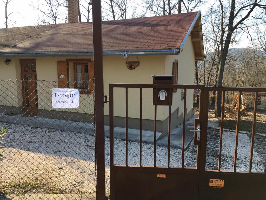Budova, kde se prázdninový dům nachází