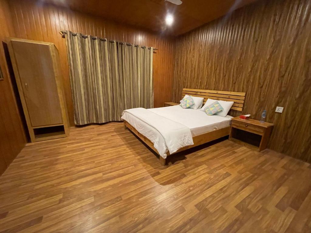 Postel nebo postele na pokoji v ubytování Indus View Hotel Skardu