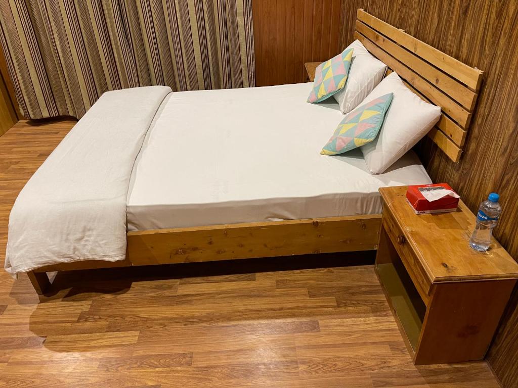 Postel nebo postele na pokoji v ubytování Indus View Hotel Skardu