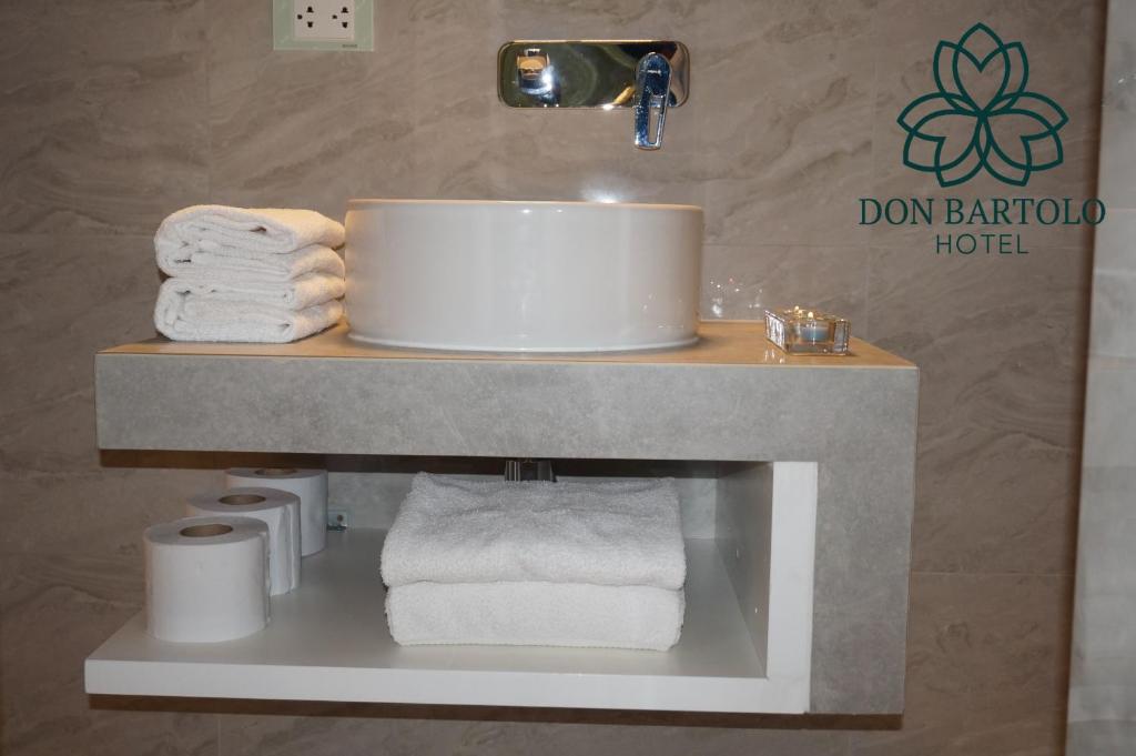 Fotografie z fotogalerie ubytování Hotel Don Bartolo v destinaci Espinar