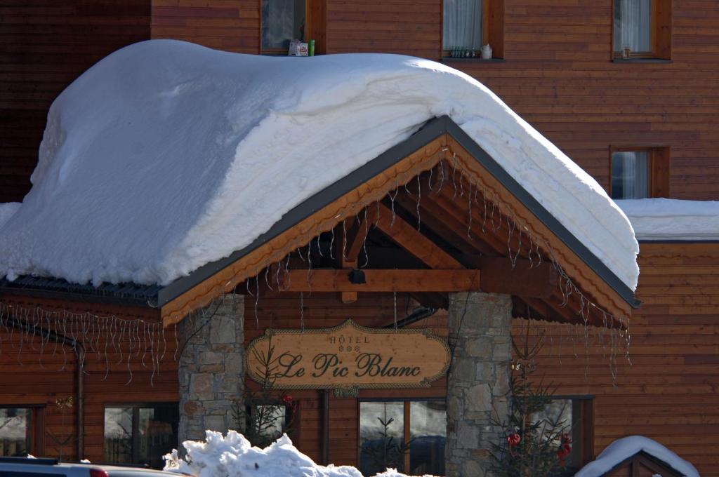 a pile of snow on top of a building at Le Pic Blanc in L&#39;Alpe-d&#39;Huez