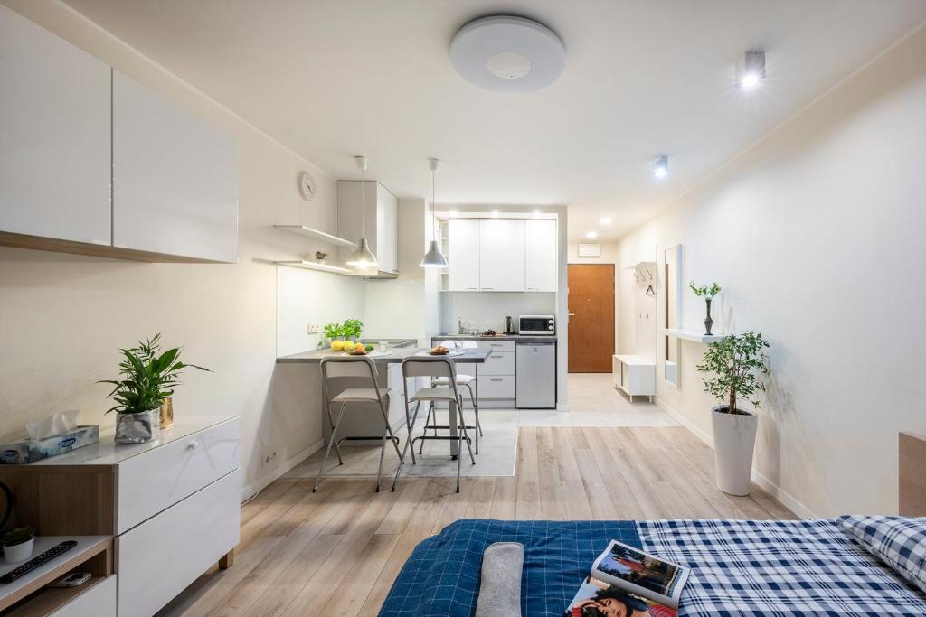 Metro Wilanowska Aparts - Studio With Balcony