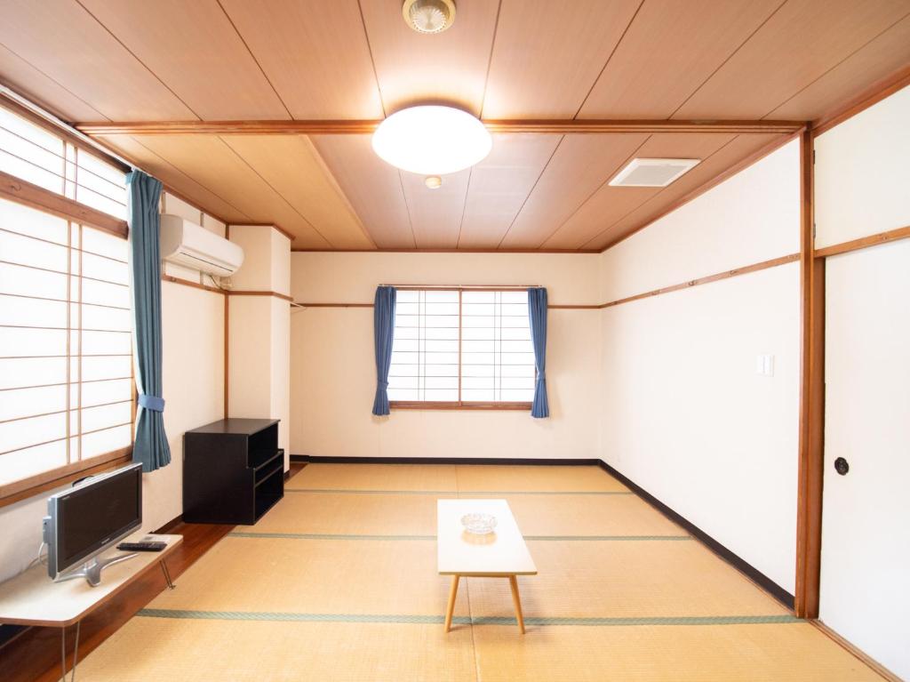 Posezení v ubytování Tabist Hamatoya Ryokan Mens Only