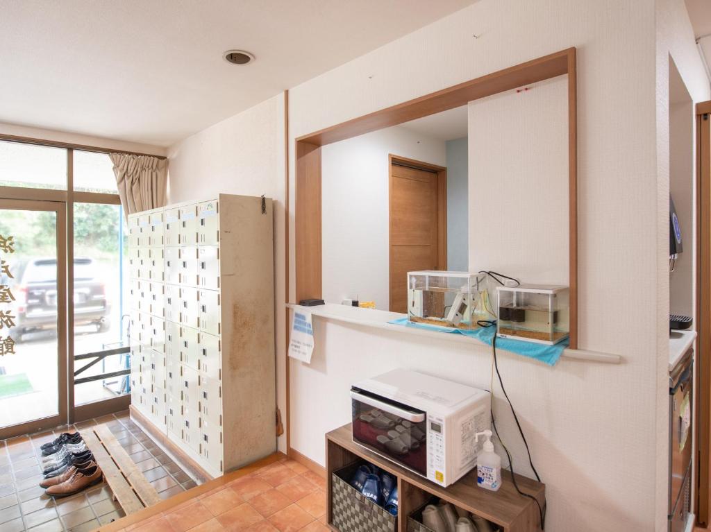 Kuchyň nebo kuchyňský kout v ubytování Tabist Hamatoya Ryokan Mens Only