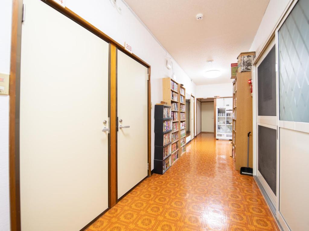 Kuchyň nebo kuchyňský kout v ubytování Tabist Hamatoya Ryokan Mens Only