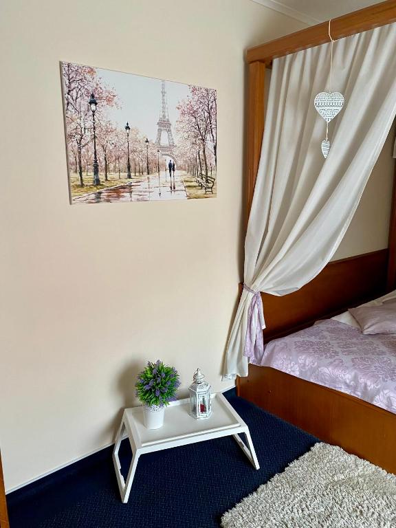 Postel nebo postele na pokoji v ubytování Zámecký Hotel Zlatý Orel
