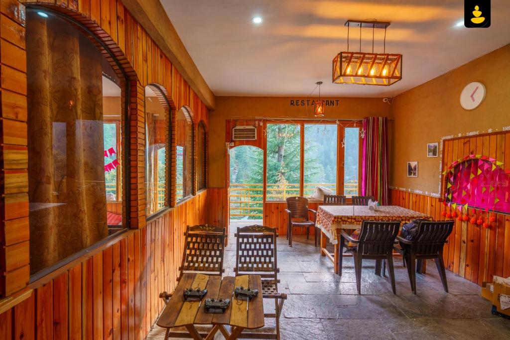 LivingStone Cottage in Jibhi - Deluxe Room