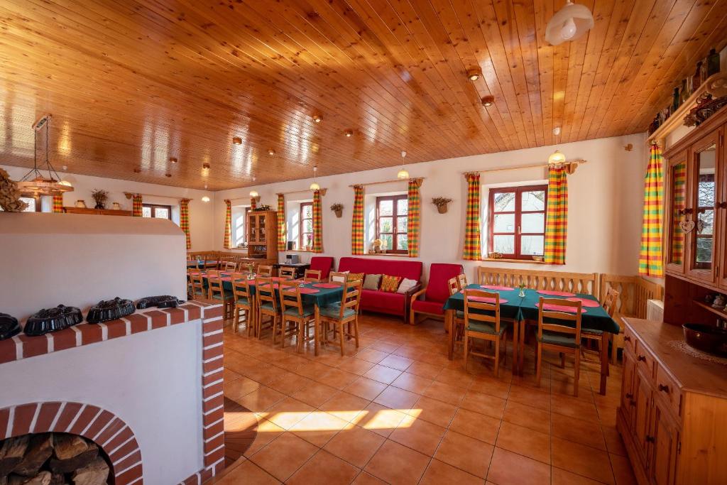 Restauracja lub miejsce do jedzenia w obiekcie Ubytování U nás doma