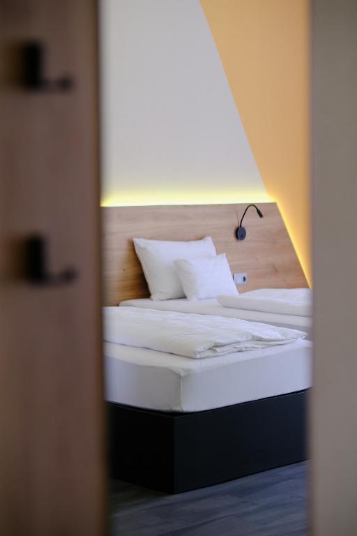 A bed or beds in a room at KIRÁLY PARK HOTEL