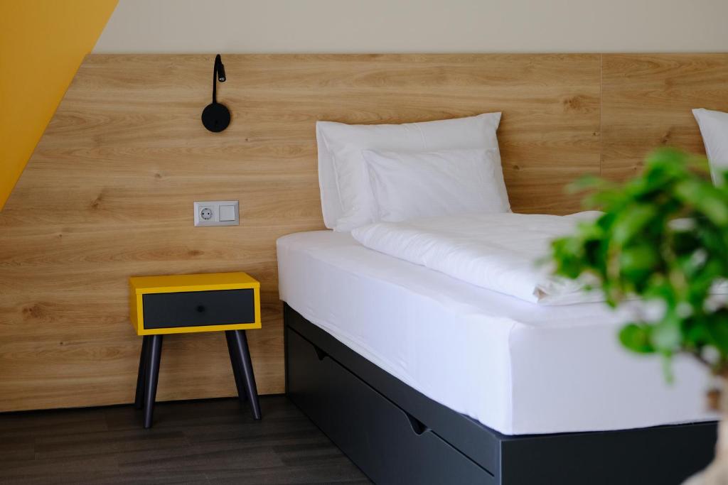 A bed or beds in a room at KIRÁLY PARK HOTEL