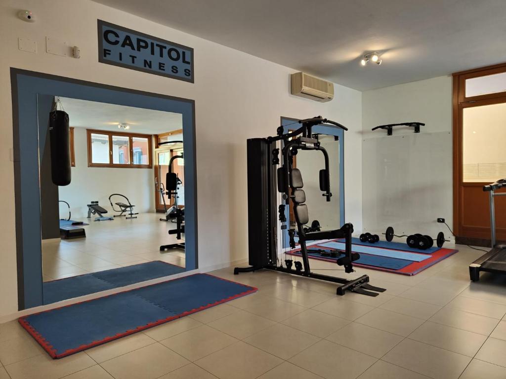 Posilňovňa alebo fitness centrum v ubytovaní Aparthotel Capitol