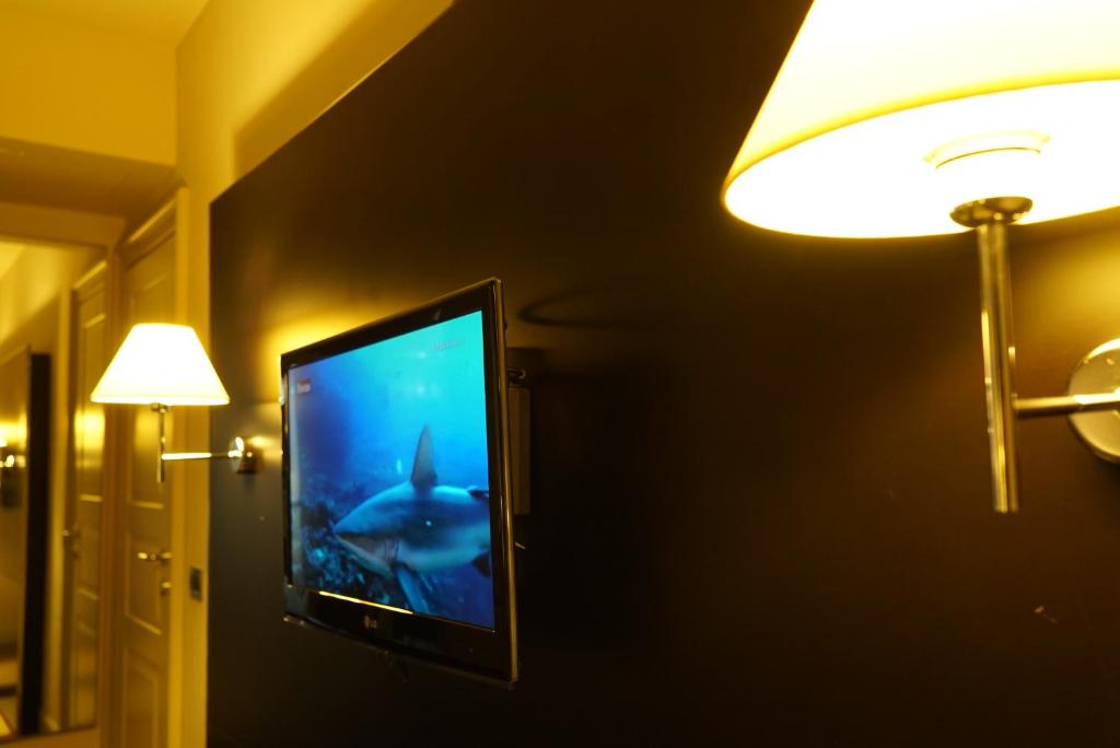 TV a/nebo společenská místnost v ubytování Cremona Palace Hotel