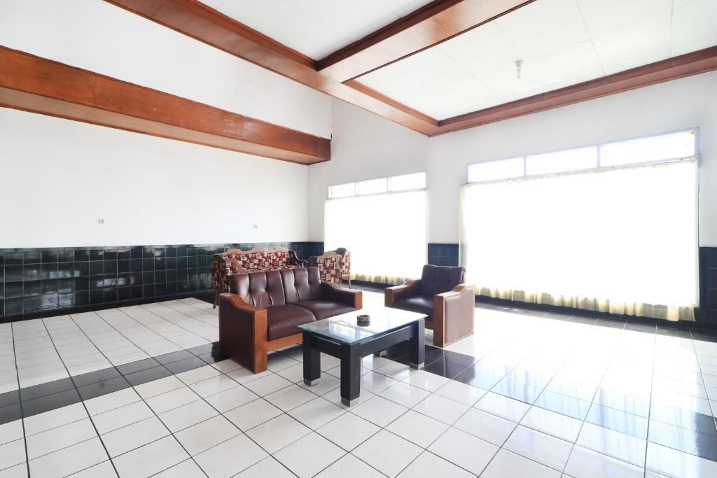 Posezení v ubytování Abang Hotel Ciwidey