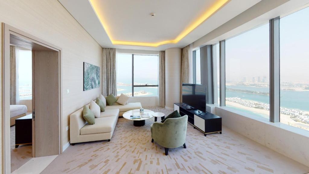 Hometown Apartments One Bed Luxury Apartment in Palm Tower, Dubai, UAE