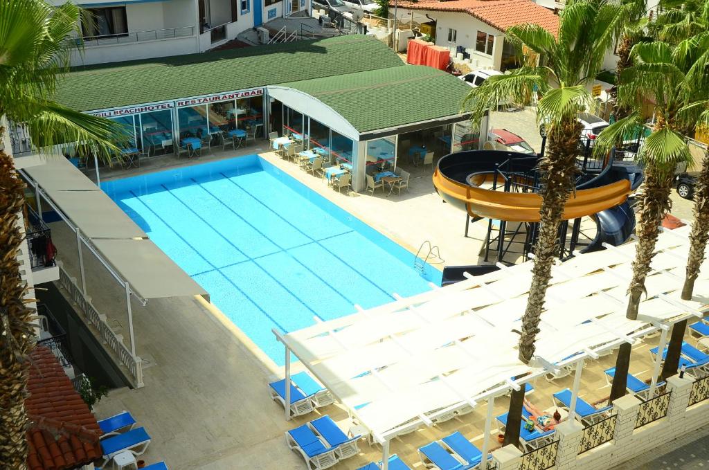 Bazén v ubytování Saygılı Beach Hotel nebo v jeho okolí