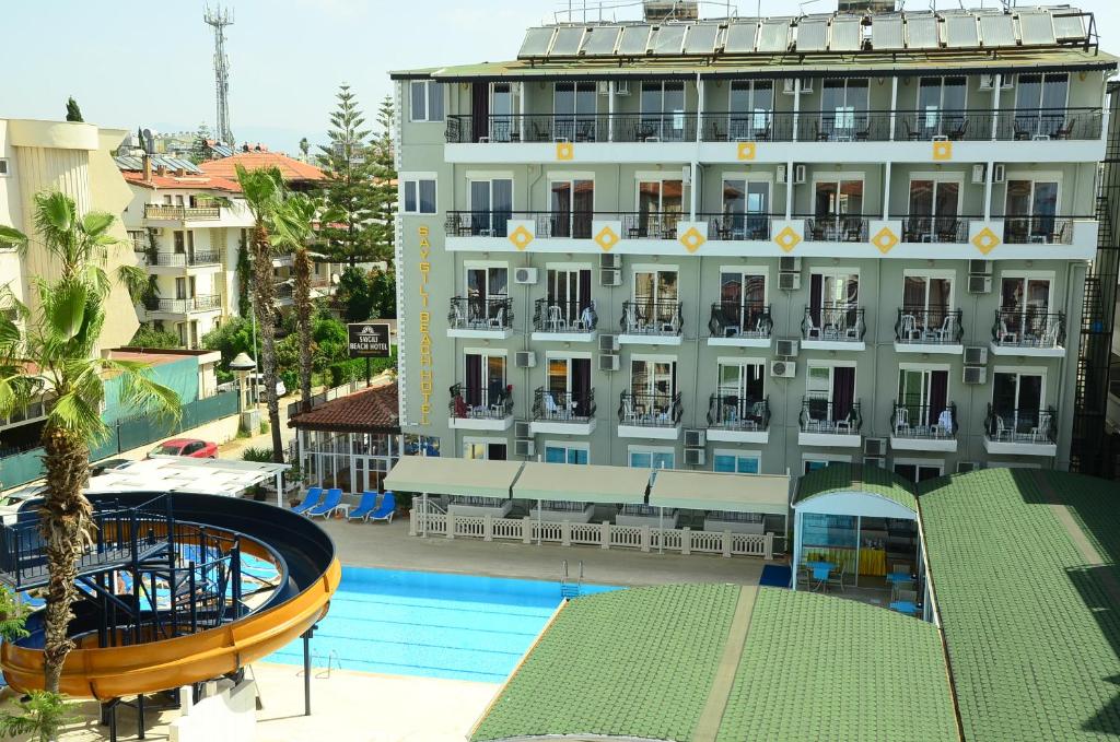 Bazén v ubytování Saygılı Beach Hotel nebo v jeho okolí