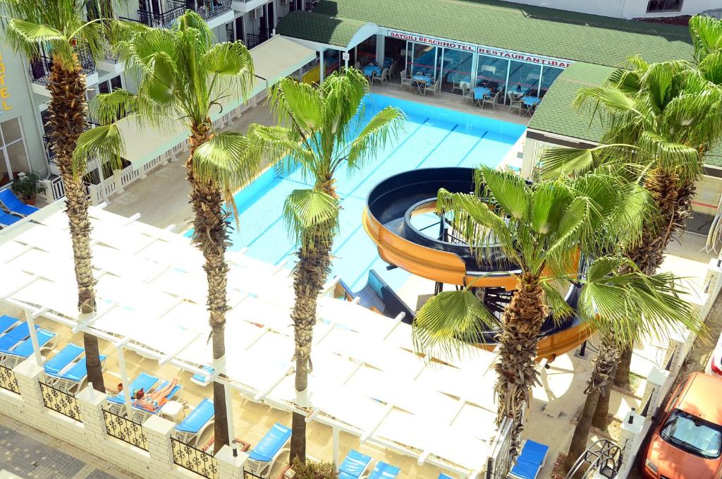Bazén v ubytování Saygılı Beach Hotel nebo v jeho okolí