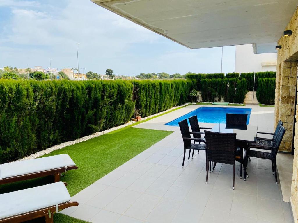 Luxury villa with private pool, Rojales – Tarifs 2023