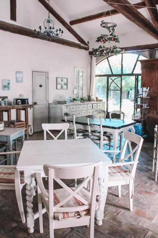 Restaurace v ubytování La Bastide des Songes - Demeure d'hôtes