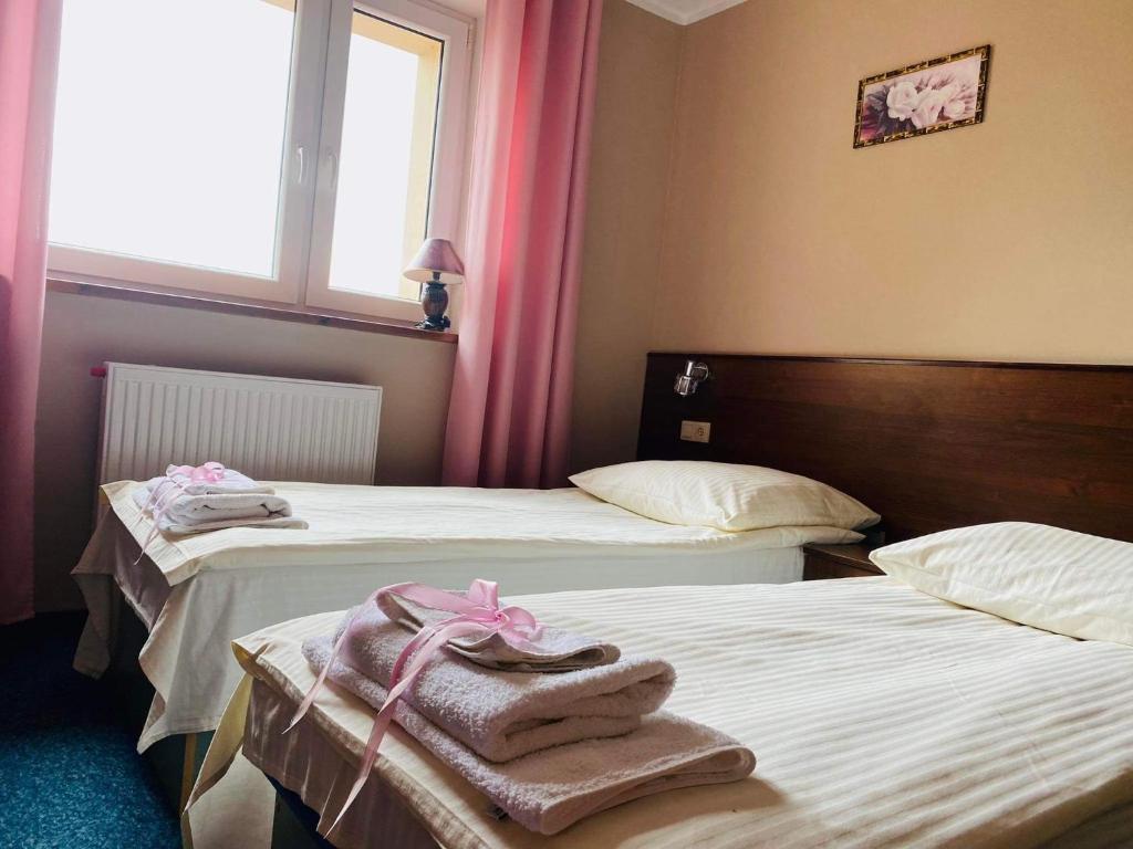 Postel nebo postele na pokoji v ubytování Hotelik Wulpink Majdy Olsztyn