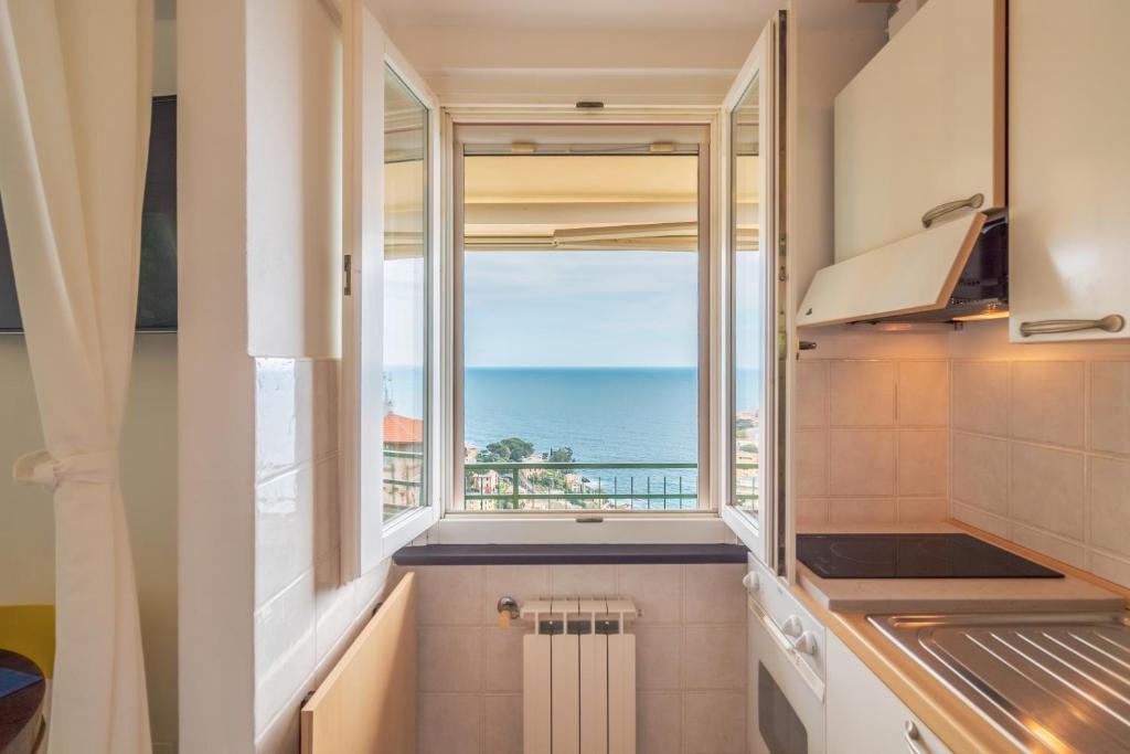 Kuchyň nebo kuchyňský kout v ubytování CASA CAMILLA Relax con una vista da sogno