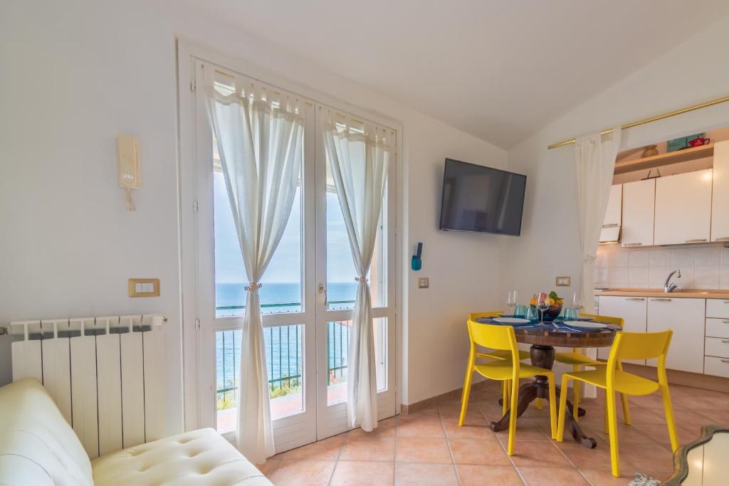 Kuchyň nebo kuchyňský kout v ubytování CASA CAMILLA Relax con una vista da sogno