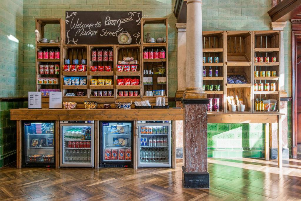 Roomzzz Manchester Victoria - Resim 40