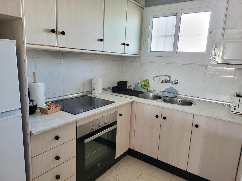 Kuchyňa alebo kuchynka v ubytovaní Fuengirola & sea views by ELE Apartments