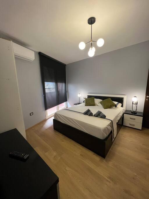 Your black & white Studio Suite - Image 9