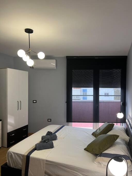 Your black & white Studio Suite - Image 6