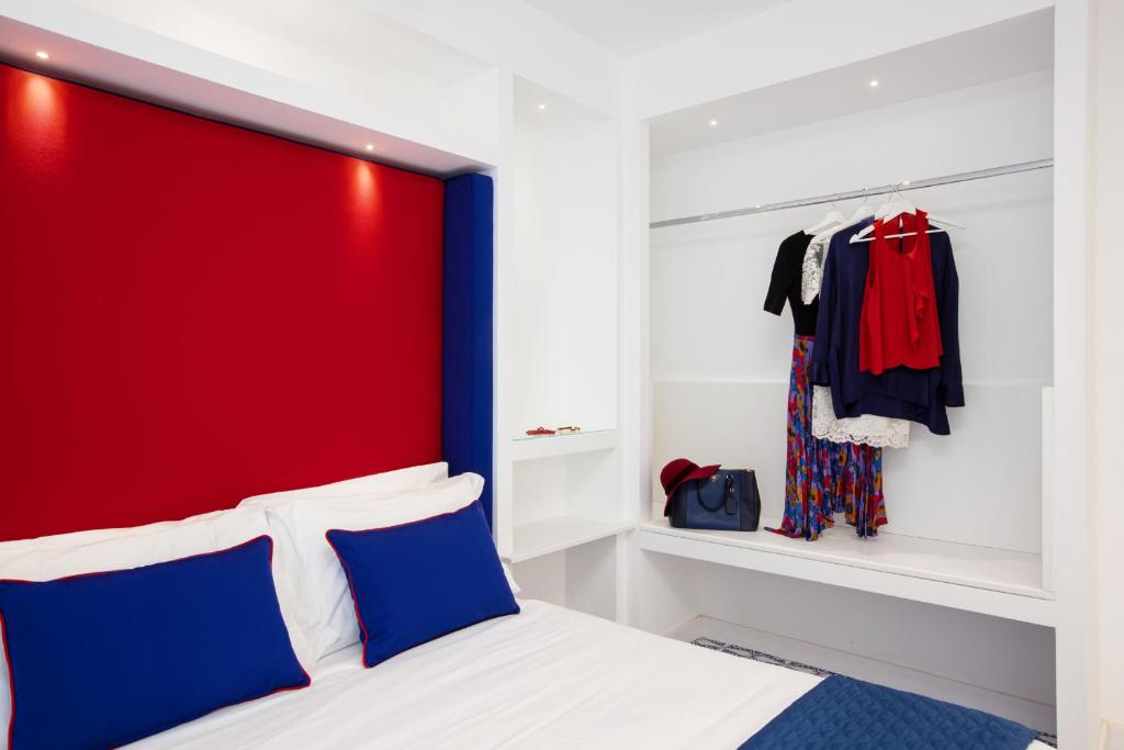 Łóżko lub łóżka w pokoju w obiekcie Blue Splendor Sorrento Apartment