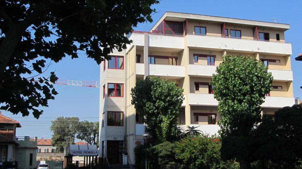 Budynek, w którym mieści się hotel