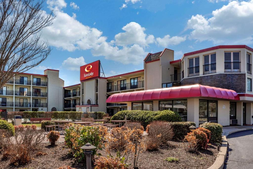 a rendering of the exterior of a hotel at Econo Lodge Inn & Suites Rehoboth Beach in Rehoboth Beach