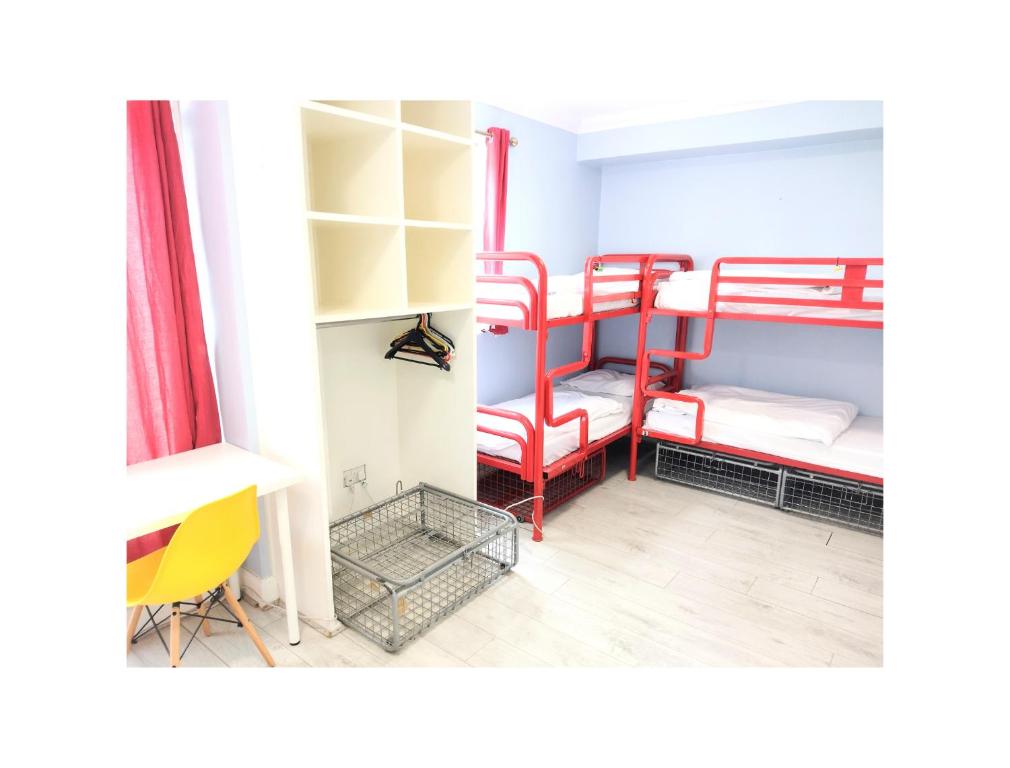 Astor Victoria Hostel - 