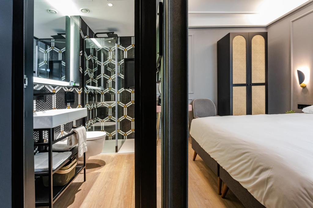 Reina 107 Beach Boutique - Economy Double Room
