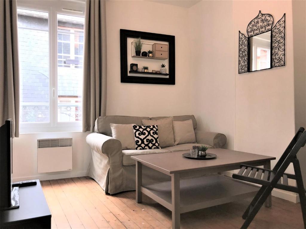 Appartements Maisons Bleues - Two-Bedroom Apartment