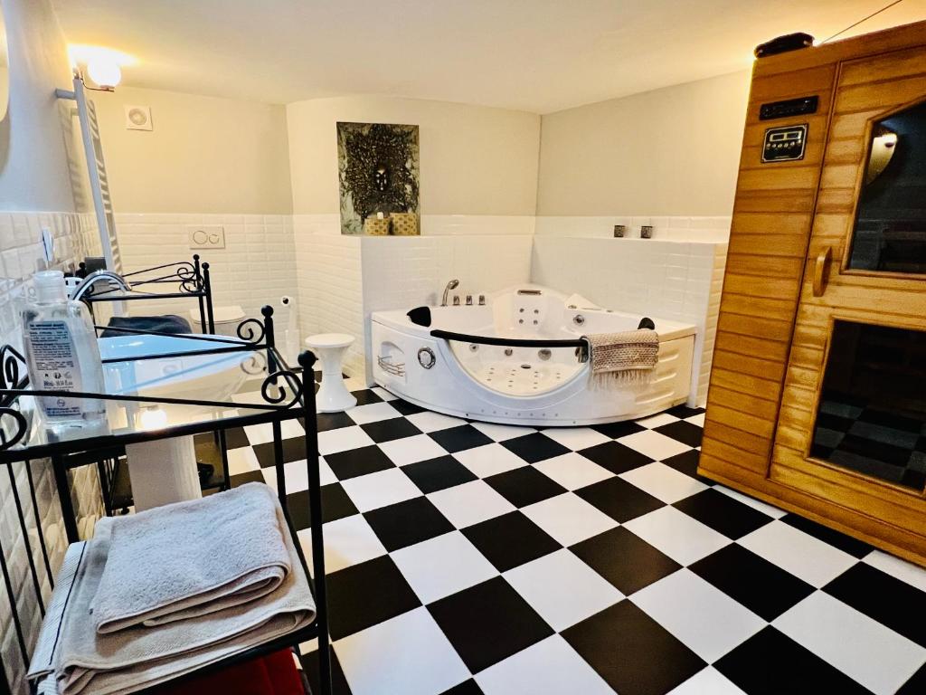Koupelna v ubytování La Chambre Spa la maison Searle à Tourtour