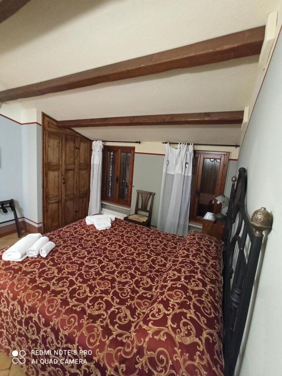 Postel nebo postele na pokoji v ubytování Albergo Diffuso Borgo Montemaggiore