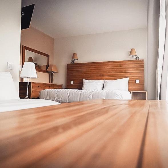 Postel nebo postele na pokoji v ubytování Rives d'Or Hôtel