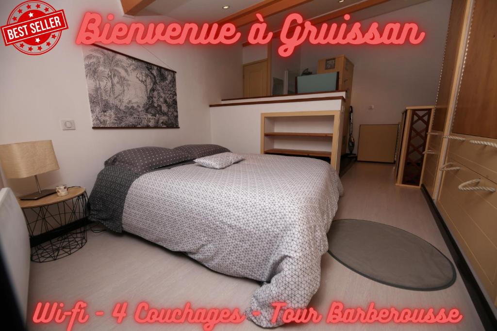 a bedroom with a bed and a sign that says beware a gussamer at La Maison du Pescadou Gruissan Village-Autentique-Plage in Gruissan