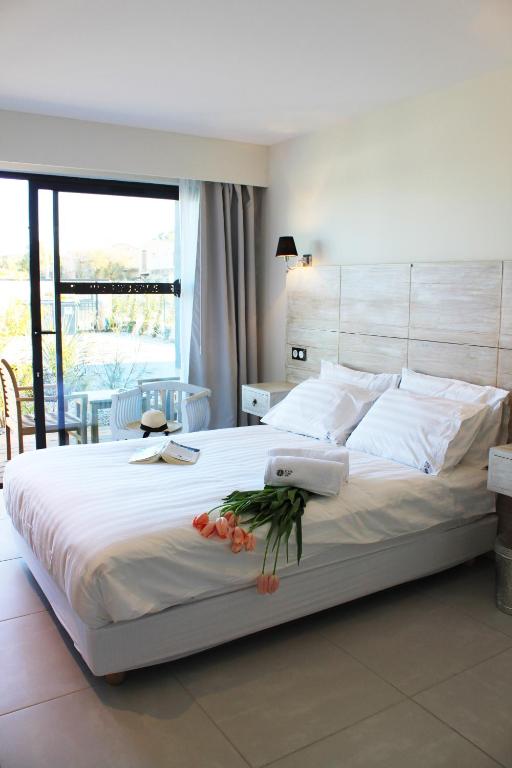 Postel nebo postele na pokoji v ubytování Rives d'Or Hôtel