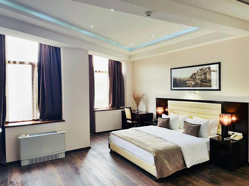 Postel nebo postele na pokoji v ubytování Hotel Orion Tbilisi