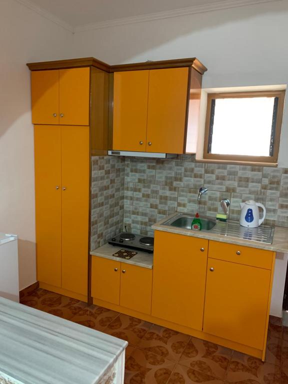 Hillside Apartments - Image 8