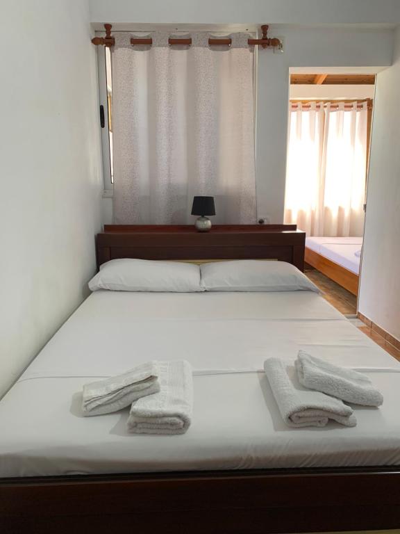 Hillside Apartments - Image 5