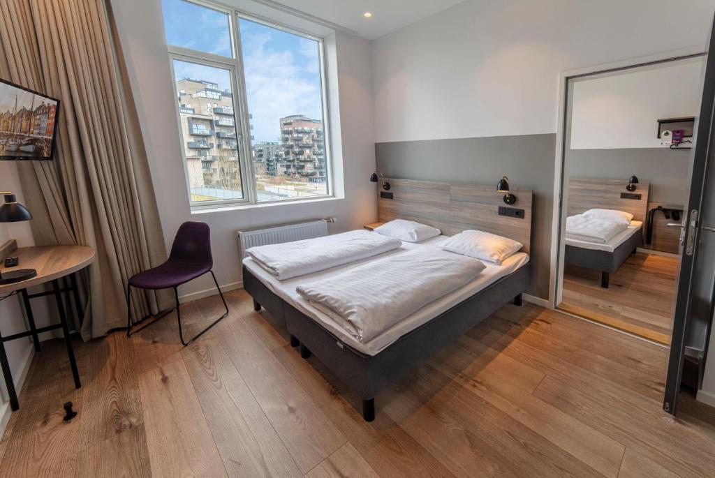 Uma cama ou camas num quarto em Go Hotel City