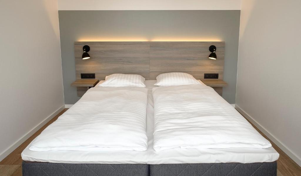 Uma cama ou camas num quarto em Go Hotel City