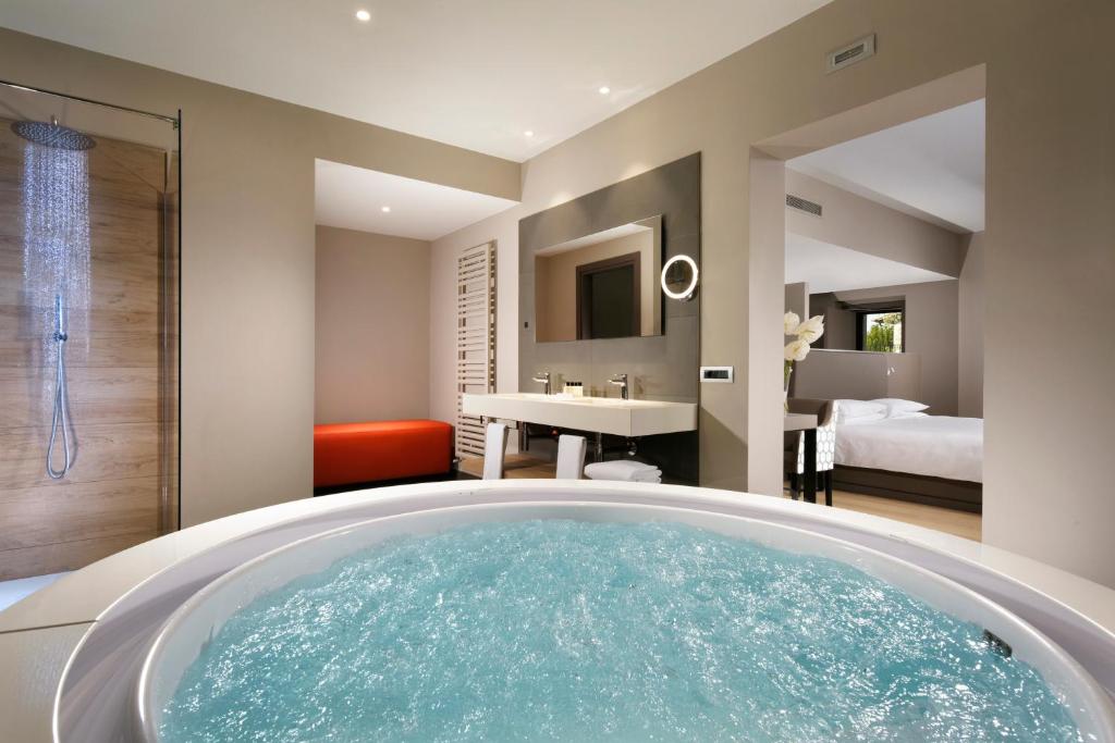 Koupelna v ubytování Borgobrufa Spa Resort Adults Only