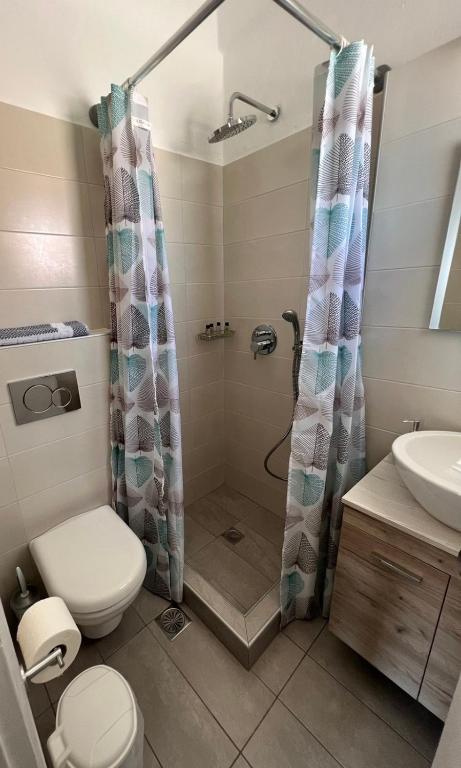 Koupelna v ubytování Firaxenia rooms